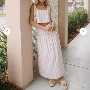 Vestique pink and white skirt